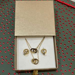 Conjunto composto por 1 fio e 2 brincos